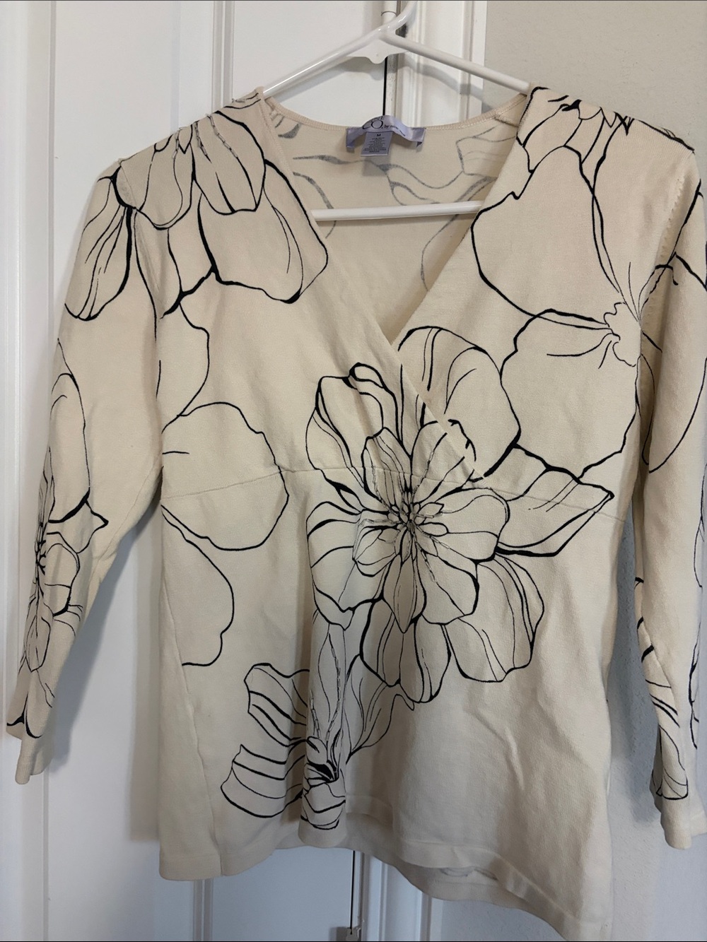 Nine & Co. Cream Floral V-Neck Blouse with Black Outline